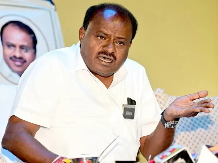 Karnataka Minister Laxmi Hebbalkar's Reaction to Supporters' Disruptive Behavior Deemed Unacceptable by Kumaraswamy