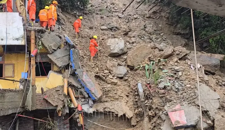 क्या कुल्लू में भूस्खलन से इमारत ढह गई? दो लोग मलबे में दबे, रेस्क्यू ऑपरेशन जारी