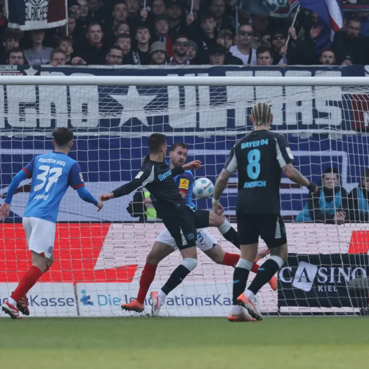 Leverkusen Dominates Bottom-Placed Kiel to Maintain Pressure on Bayern