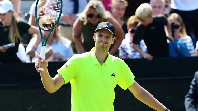 How Did Hurkacz Overcome Pain to Defeat Bautista Agut?