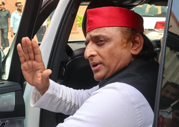 क्या चुनाव आयोग लोकतंत्र को बचाने की जिम्मेदारी निभा सकता है? अखिलेश यादव ने कहा- अंतरात्मा की आवाज सुनें