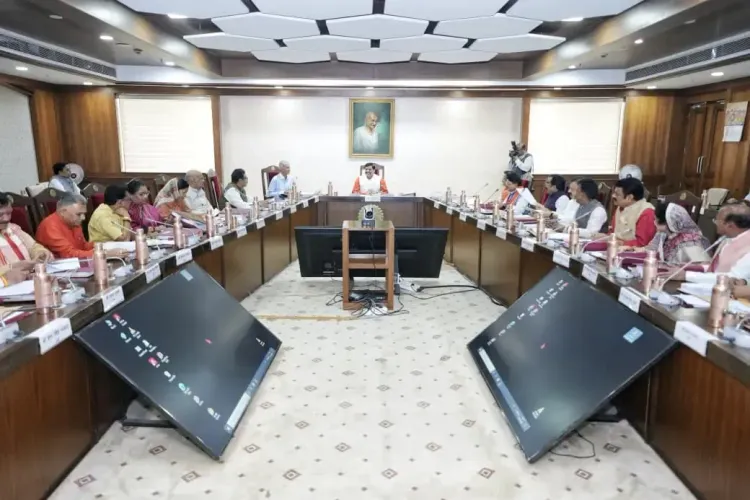 क्या मध्य प्रदेश की बिजली कंपनियों में 51 हजार नियुक्तियां होंगी, 1 हजार को मिले नियुक्ति पत्र?