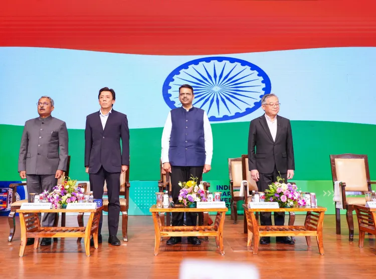 How is Singapore Collaborating with Maharashtra for the Vadhavan Port Development?