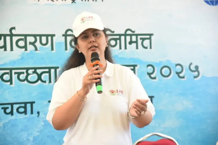 How is Maharashtra's Environment Minister Pankaja Munde Tackling Single-Use Plastic?
