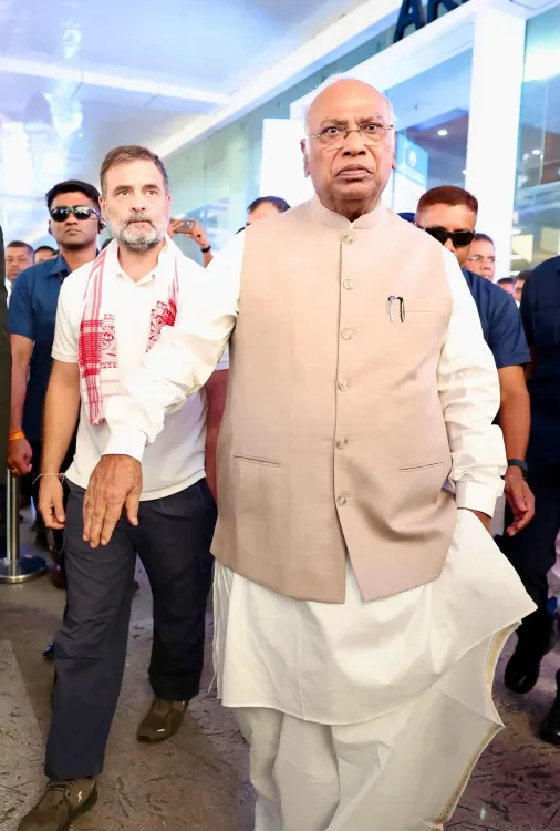 क्या मल्लिकार्जुन खड़गे और राहुल गांधी ने पीएम मोदी को पत्र लिखकर जम्मू-कश्मीर को पूर्ण राज्य का दर्जा बहाल करने की मांग की?