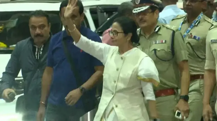 Mamata Banerjee Arrives in Kolkata, Skips Media Interaction at Airport