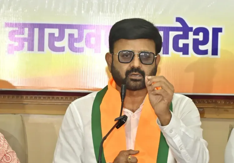 क्या भाजपा और झामुमो के बीच महापुरुषों की तस्वीरों को लेकर विवाद है?