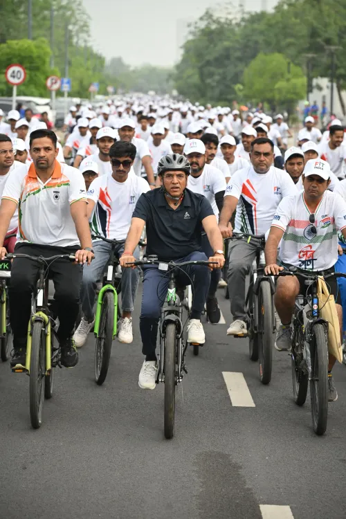 Did Mansukh Mandaviya Lead the Nationwide Fit India Sundays on Cycle?
