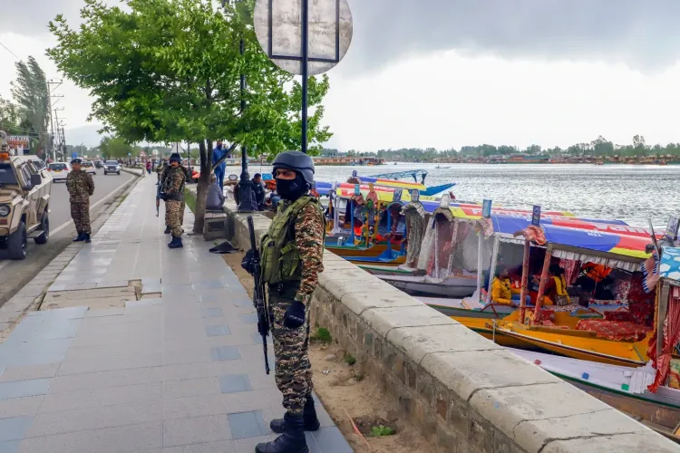 What Happened When a Missile-like Object Fell into Srinagar's Dal Lake?