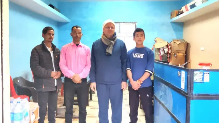 क्या मुख्यमंत्री धामी ने भराड़ीसैंण में चाय बनाकर लोगों को पिलाई और विकास योजनाओं पर फीडबैक लिया?