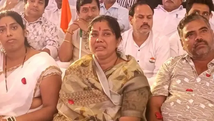 क्या मुंबई में स्वतंत्रता दिवस पर शहीदों के परिवारों को सम्मानित किया गया?