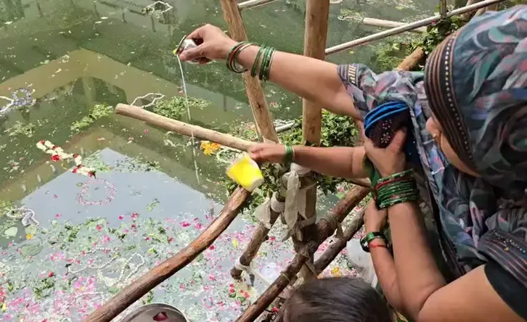 क्या शिव नगरी के नागकूप में भक्तों की लंबी कतार ने धर्म की नई परंपरा को स्थापित किया?