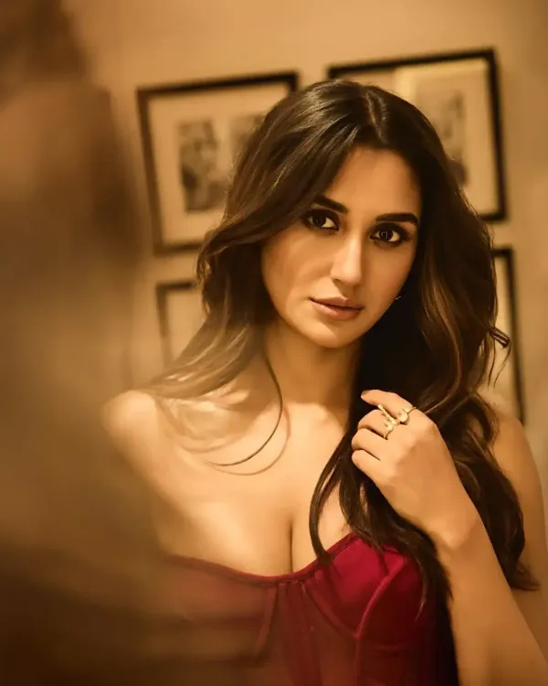 How Does Nikita Dutta Start Her Day with ‘Face Icing and Back Hair Flipping’?
