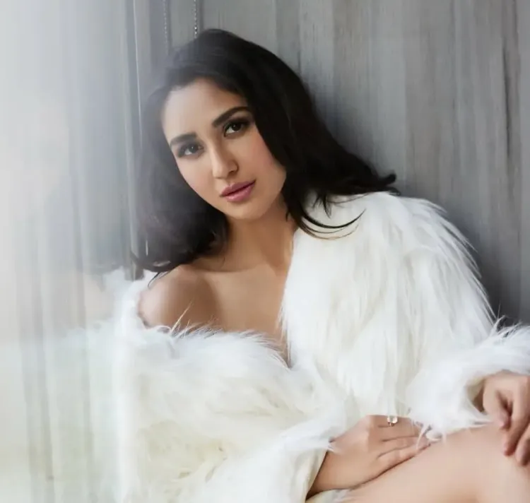 Nikita Dutta Discusses Her Bollywood Aspirations Realized Through Saif Ali Khan's 'Jewel Thief'