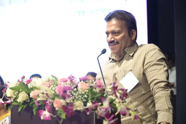 क्या नितेश राणे समाज में विभाजन उत्पन्न करने के लिए गलत बयान दे रहे हैं? : शशिकांत शिंदे