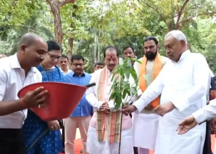 क्या नीतीश कुमार ने 'वन महोत्सव 2025' का शुभारंभ किया और पांच करोड़ पौधारोपण का लक्ष्य रखा?