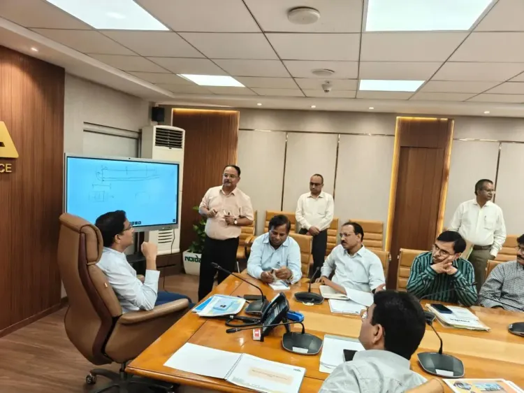 क्या नोएडा में अदाणी मॉडल पर विद्युत ढांचे का सशक्तीकरण होगा?