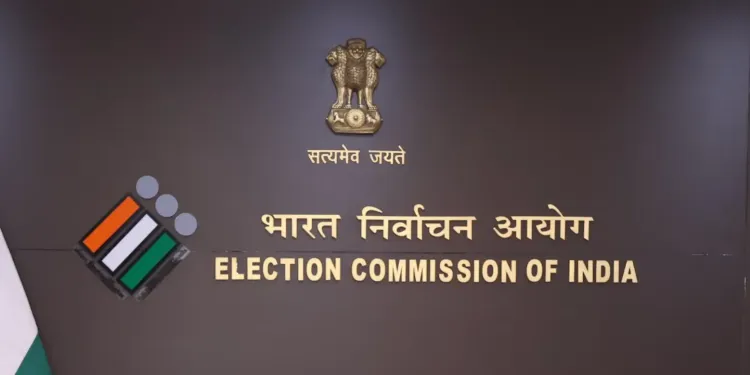 क्या नोएडा में ‘एसआईआर’ को लेकर पोस्टर वार चुनाव आयोग पर गंभीर आरोप है?