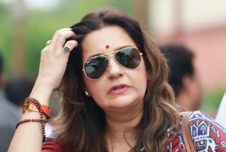 क्या न्याय का पहिया इतना धीमा है? प्रियंका चतुर्वेदी ने पार्टी चिन्ह विवाद पर नाराजगी जताई