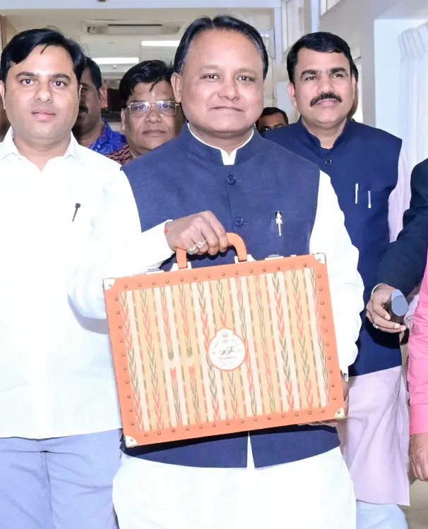 Odisha Chief Minister Unveils Rs 2.90 Lakh Crore Budget; Emphasis on Agriculture and Infrastructure