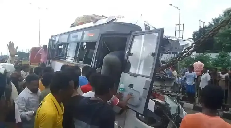 क्या पश्चिम बंगाल के बर्धमान में बस हादसे में 10 यात्रियों की मौत हुई?