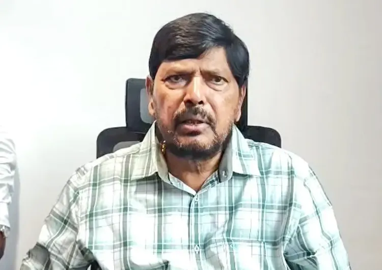 क्या राजनीति में हिंसात्मक टिप्पणियाँ स्वीकार्य हैं? आतंकियों को मारने की बात करते हैं रामदास आठवले