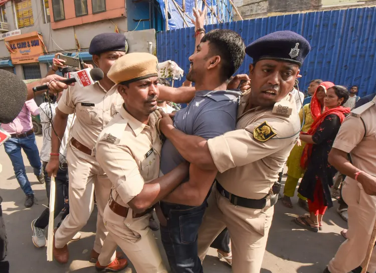 क्या पटना की सड़कों पर एसटीईटी की मांग को लेकर छात्र प्रदर्शन कर रहे हैं?