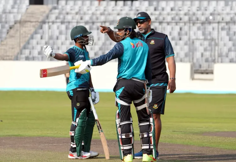 Why Did Phil Simmons Leave the Sri Lanka Tour for London?