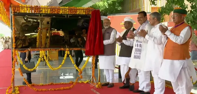 What Did PM Modi Unveil at Amrit Bharat Deshnoke Railway Station?