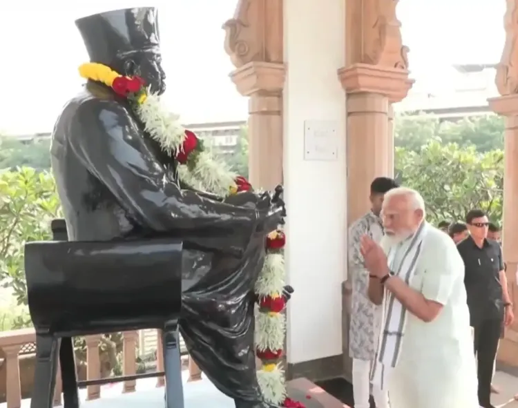PM Modi Offers Floral Tributes to RSS Founder K.B. Hedgewar in Nagpur