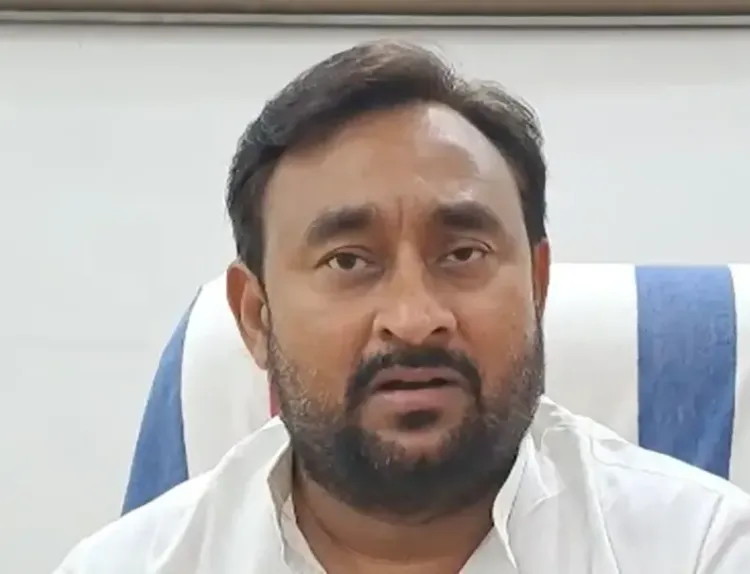 क्या पूजा पाल को पार्टी से निकालना समाजवादी पार्टी की तुच्छ मानसिकता है? - डॉ. भोला सिंह