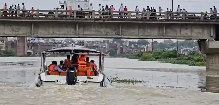 क्या प्रधानमंत्री मोदी ने वाराणसी में बाढ़ प्रभावित क्षेत्रों की जानकारी ली?