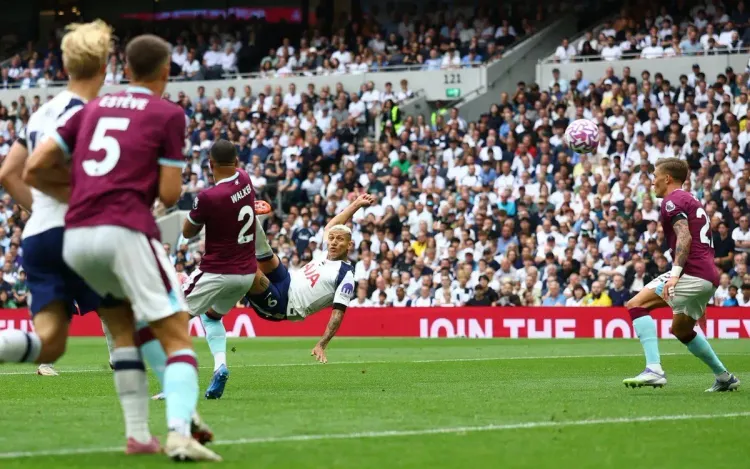 How Did Tottenham and Sunderland Shine While Brighton Faltered?