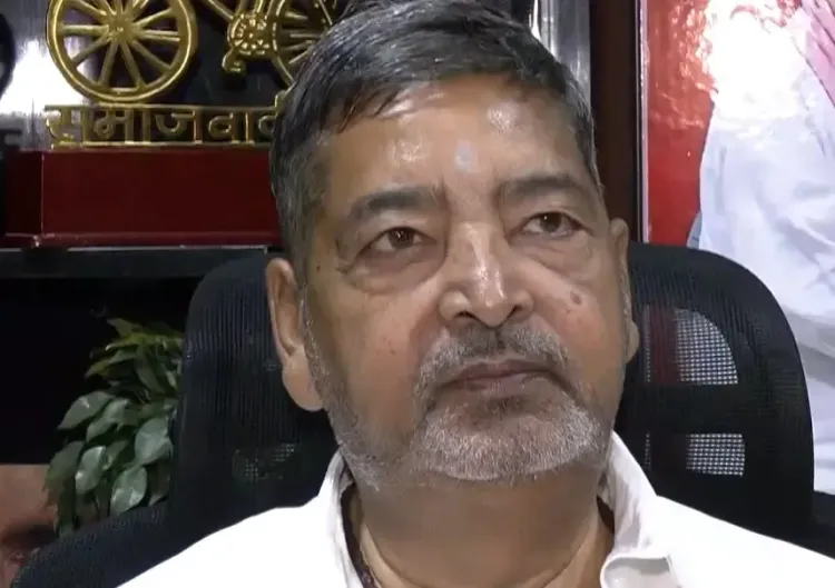 क्या सपा सांसद वीरेंद्र सिंह का यह आरोप सही है कि चुनाव आयोग ने भाजपा की स्क्रिप्ट पढ़ी?