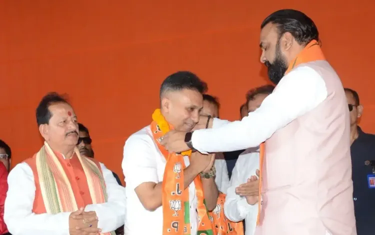 क्या पूर्व आईपीएस अधिकारी आनंद मिश्रा ने भाजपा का दामन थामा? पूर्व मंत्री नागमणि भी भाजपा में शामिल हुए!