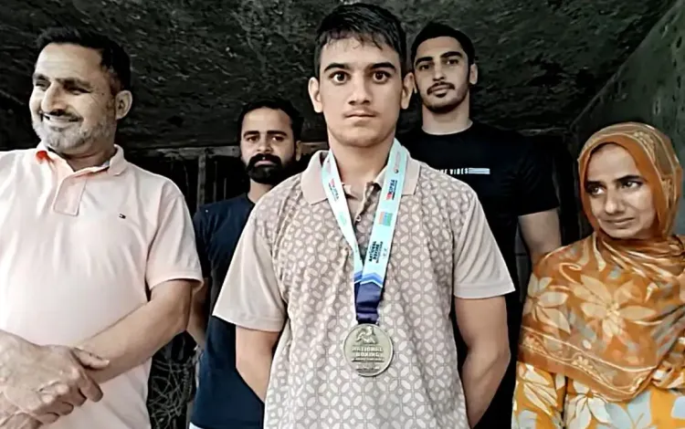 क्या 14 वर्षीय मुक्केबाज मोहम्मद यासिर ने 30 साल बाद जम्मू-कश्मीर के लिए स्वर्ण जीता?