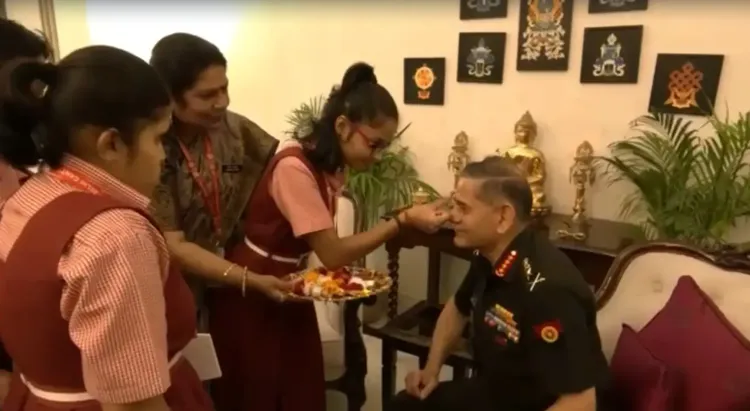 क्या बच्चियों ने रक्षाबंधन पर सेना प्रमुख जनरल उपेंद्र द्विवेदी को राखी बांधी?