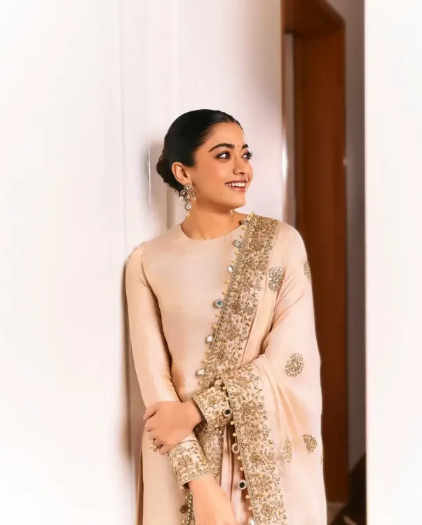 Does Rashmika Mandanna Prefer Clean Skin or Glam Looks?