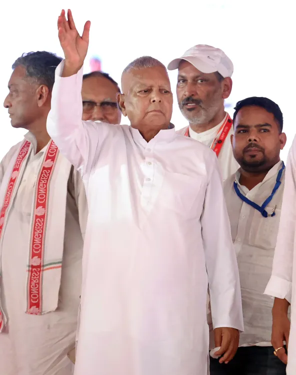 क्या राजद के अध्यक्ष लालू यादव पुराने अंदाज में दिखे हैं? भाजपा को नहीं आने देना है!