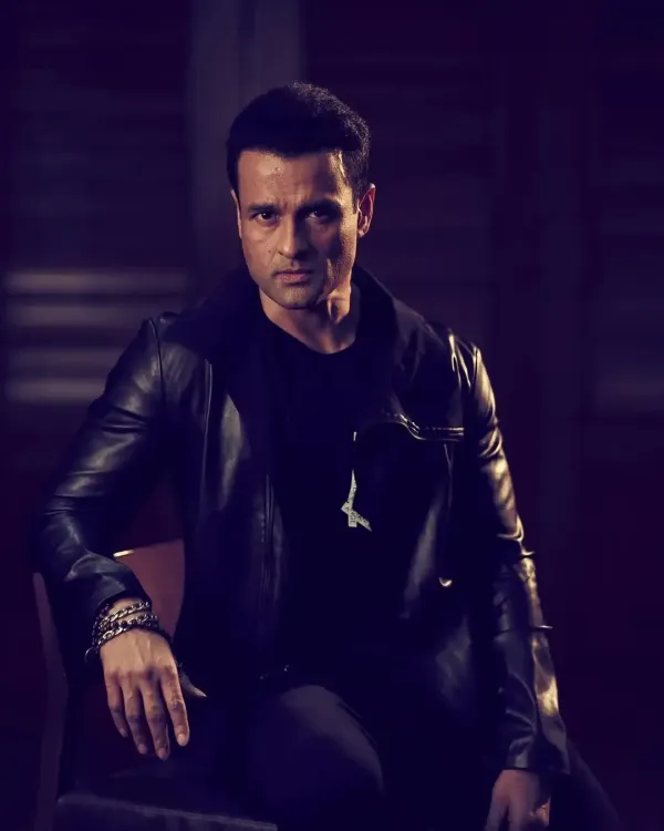 What Life-Changing Moment Did Rohit Roy Experience Before Auditioning for Mahesh Bhatt's 'Swabhimaan'?