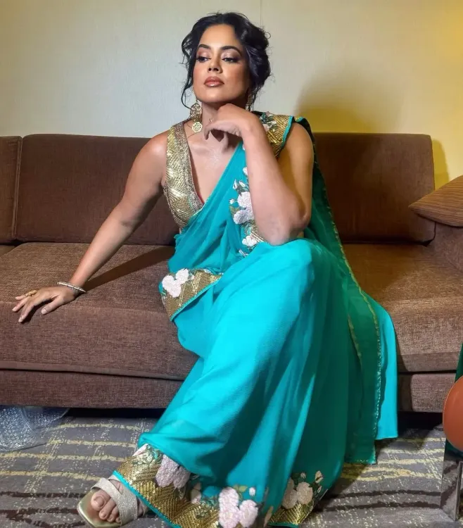 Did Sameera Reddy Cry Before Attending an Award Show?