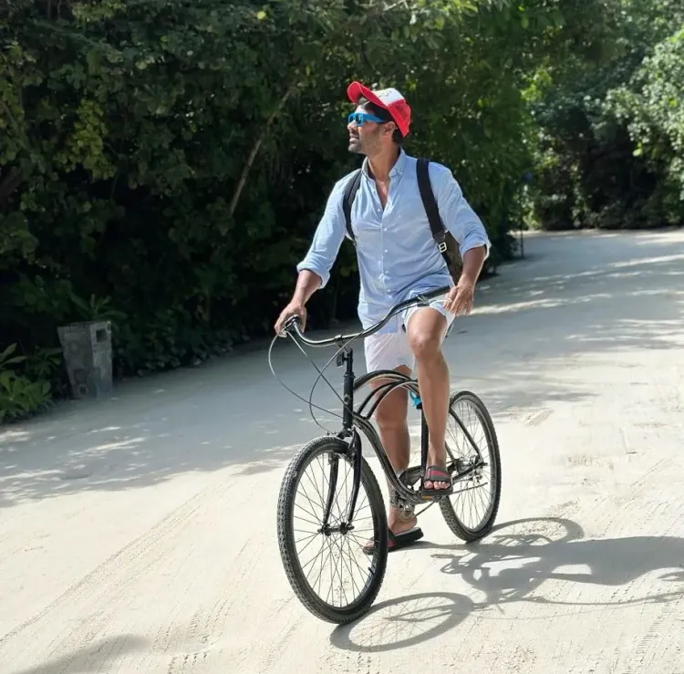 Why Does Shabir Ahluwalia Cycle to Set?