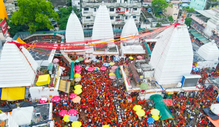 क्या देवघर की नगरी में आस्था का सैलाब उमड़ रहा है? आठ दिनों में 8.7 लाख कांवरियों ने किया जलाभिषेक