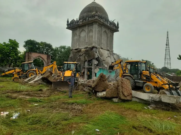 क्या श्रावस्ती में योगी सरकार का बुलडोजर चला? सरकारी जमीन पर बने अवैध मजार को ध्वस्त किया गया