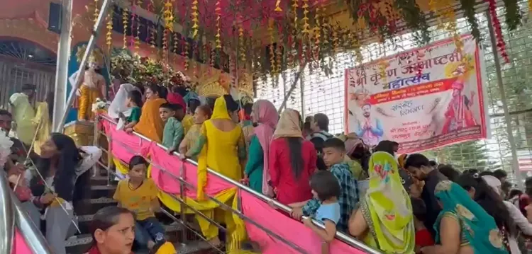 क्या श्रीकृष्‍ण जन्‍मोत्‍सव पर राधा-कृष्‍ण मंदिर ने दुल्हन की तरह सजावट की है?