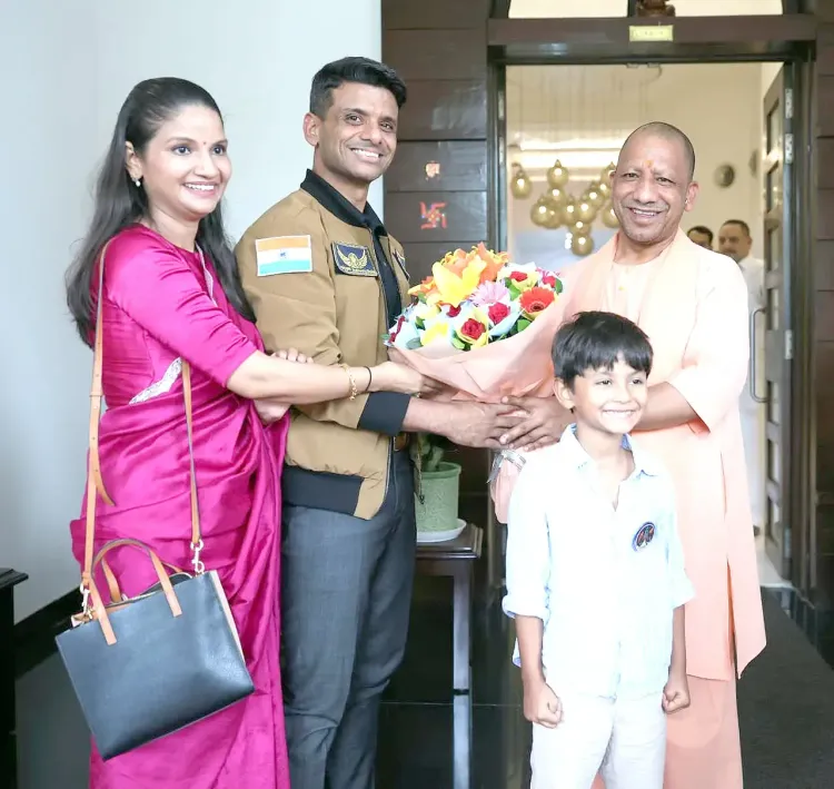 क्या शुभांशु शुक्ला से मुलाकात पर सीएम योगी ने कहा, 'आप भारत के अंतरिक्ष स्वप्न और युवा पीढ़ी की प्रेरणा हैं'?