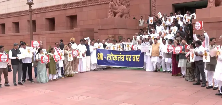 क्या एसआईआर विवाद में विपक्ष का प्रदर्शन भाजपा को चुनौती देगा?