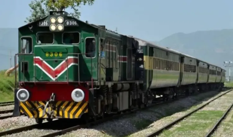 Six fatalities and over 100 hostages as armed assailants strike train in Balochistan, Pakistan