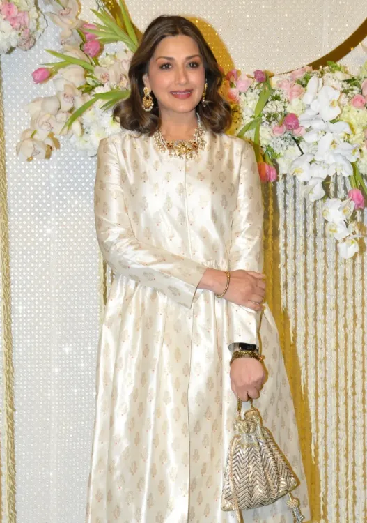 Did Sonali Bendre Really Not Know She Was Pregnant While Shooting 'Cham Cham Karta'?
