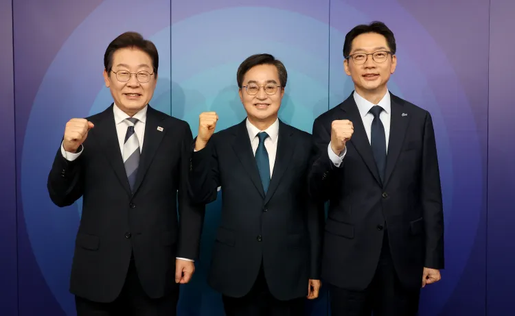 South Korea: Ex-DP Chief Lee Maintains Strong Lead in Presidential Poll